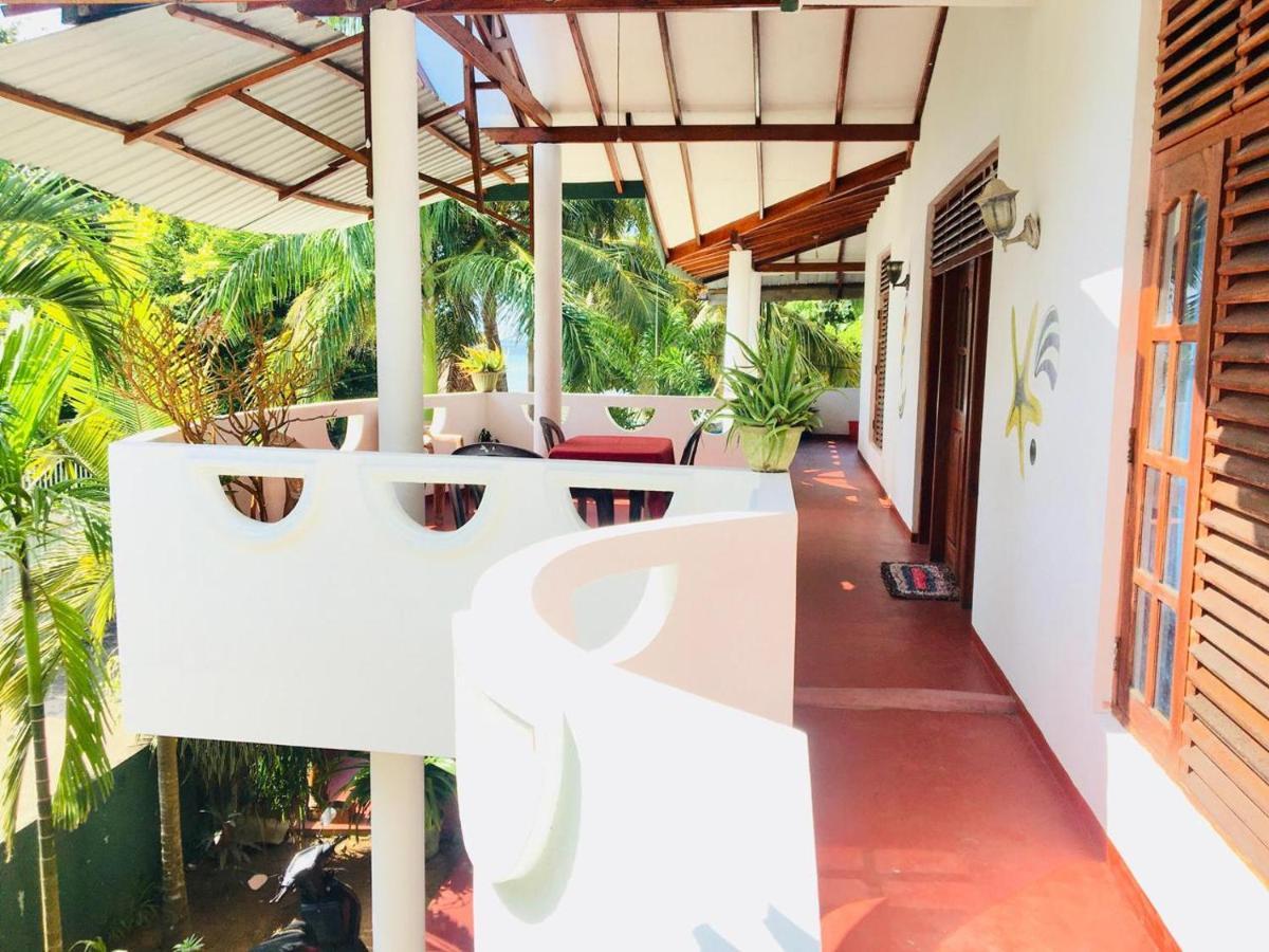 Sunrise Guest House & Restaurant Tangalle Esterno foto
