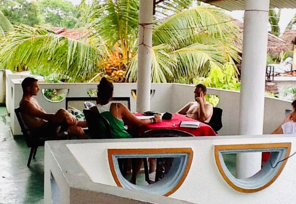 Sunrise Guest House & Restaurant Tangalle Esterno foto