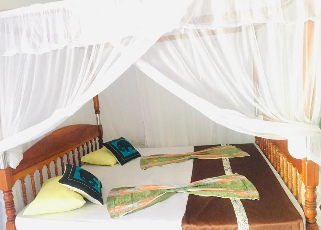 Sunrise Guest House & Restaurant Tangalle Esterno foto