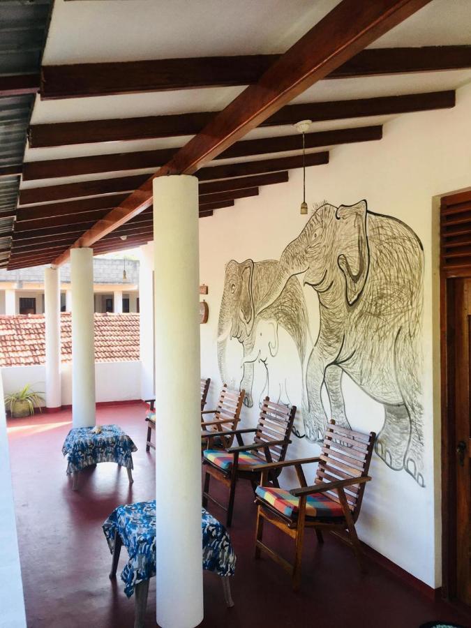 Sunrise Guest House & Restaurant Tangalle Esterno foto