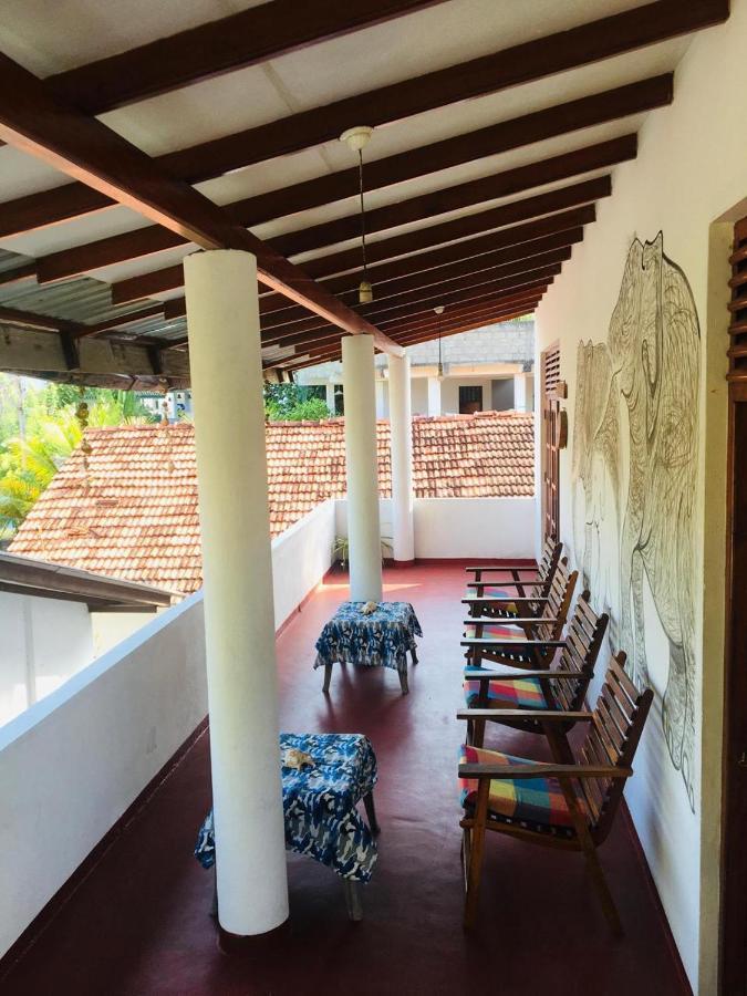 Sunrise Guest House & Restaurant Tangalle Esterno foto