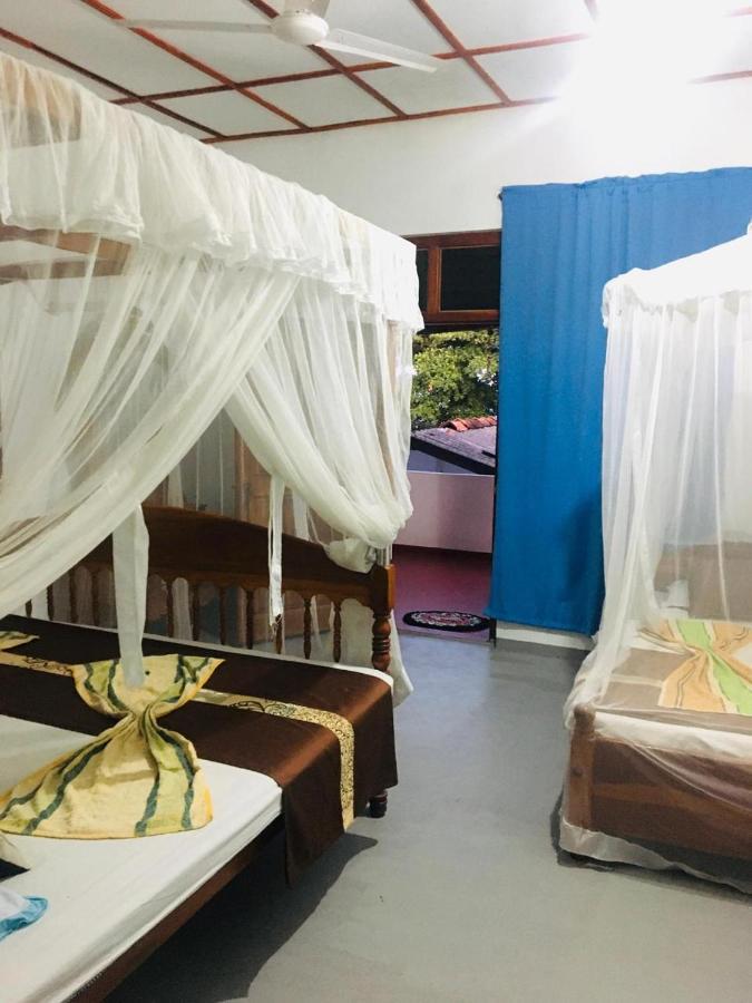 Sunrise Guest House & Restaurant Tangalle Esterno foto
