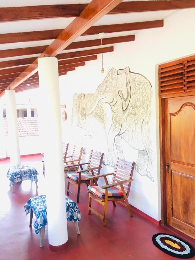 Sunrise Guest House & Restaurant Tangalle Esterno foto