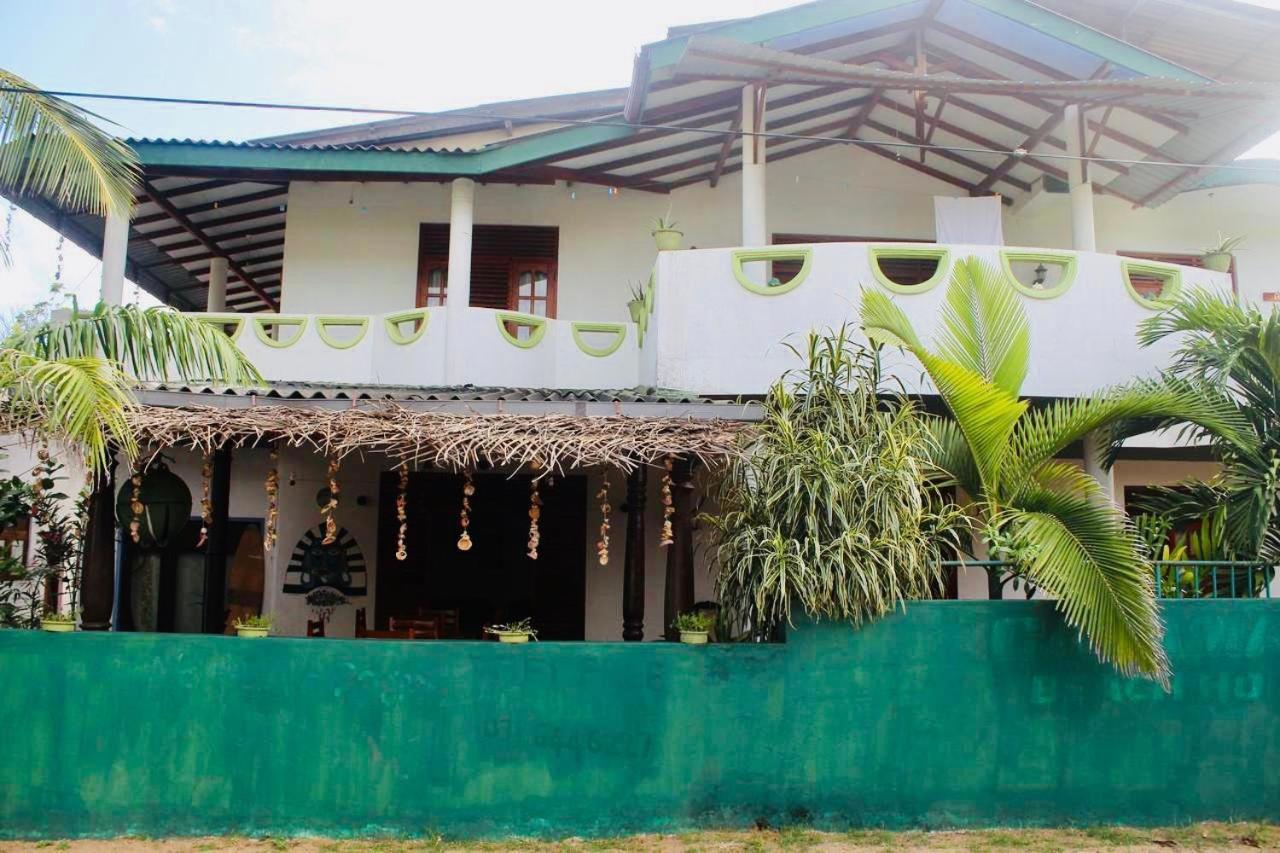 Sunrise Guest House & Restaurant Tangalle Esterno foto