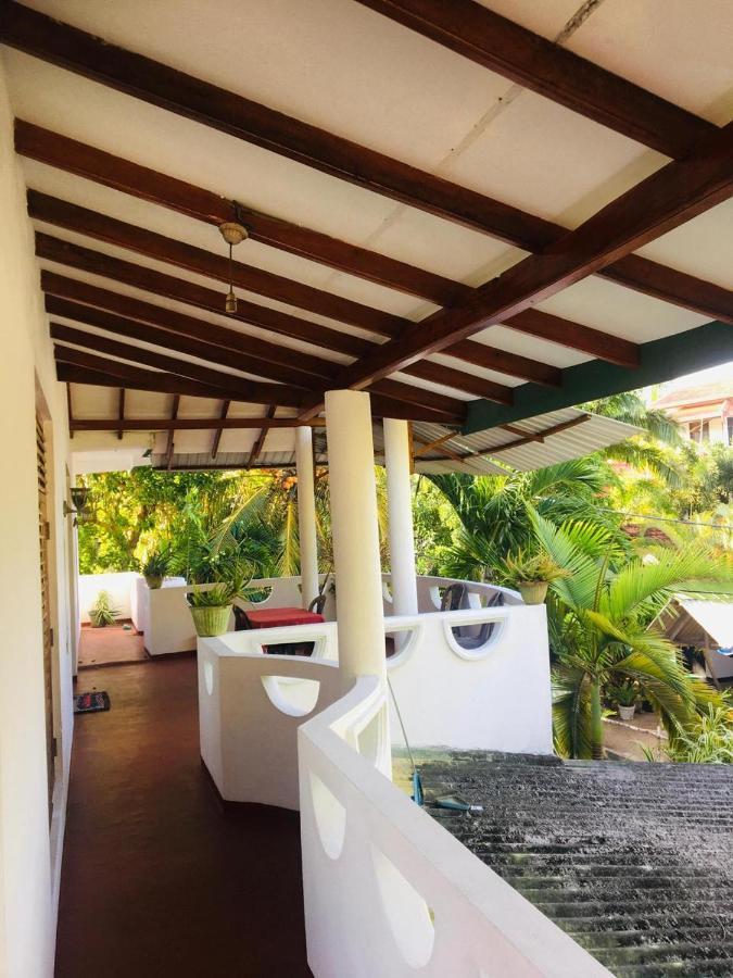 Sunrise Guest House & Restaurant Tangalle Esterno foto