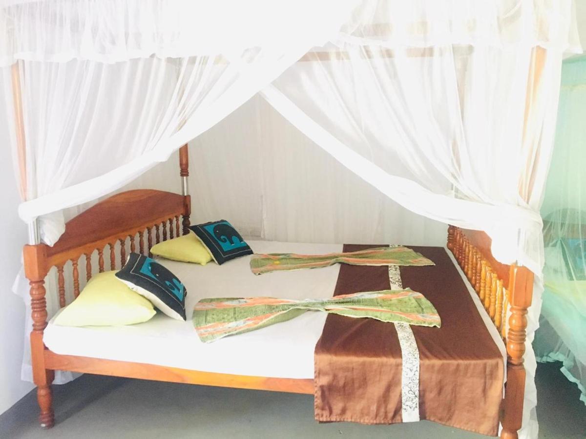 Sunrise Guest House & Restaurant Tangalle Esterno foto
