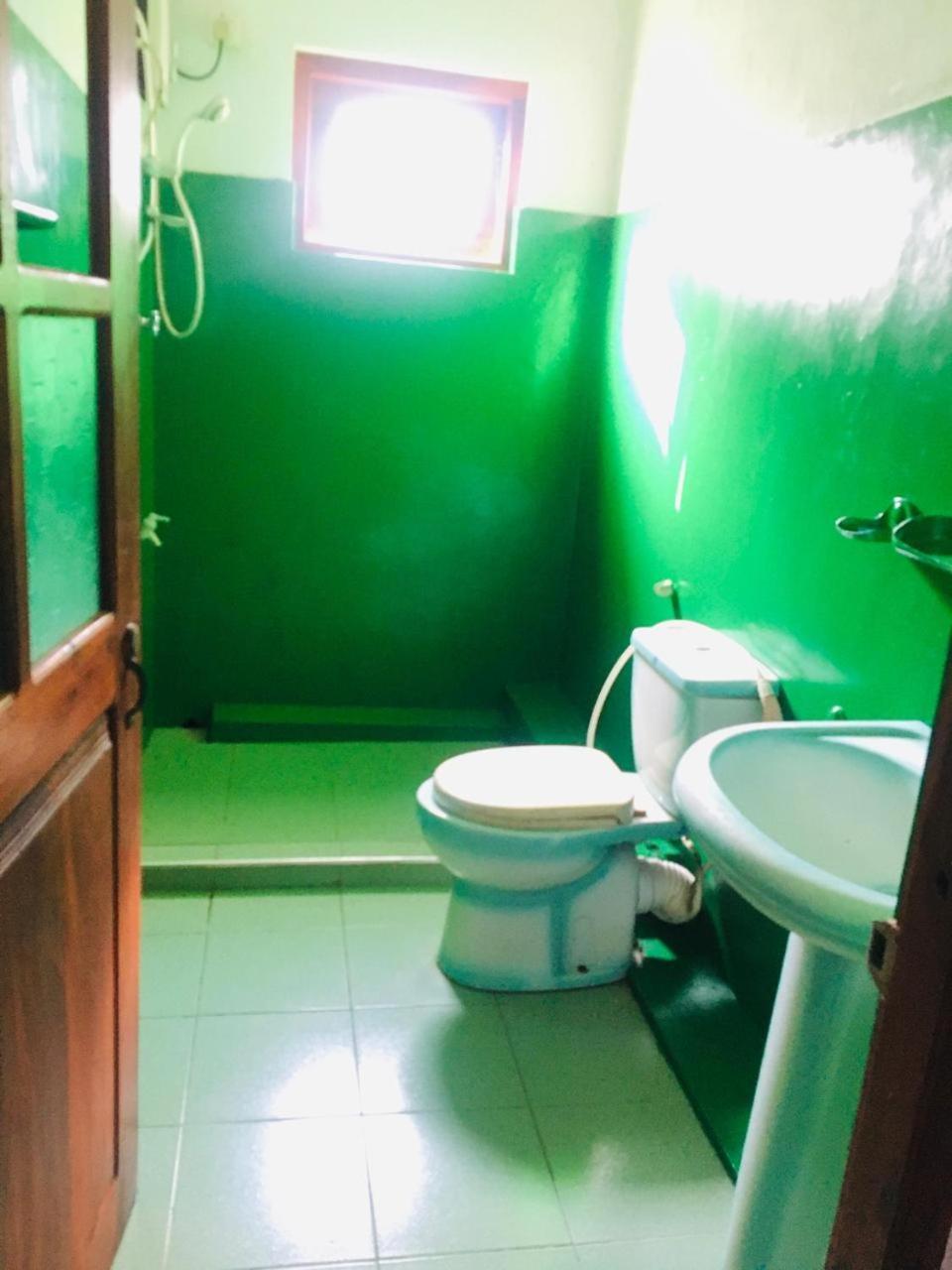 Sunrise Guest House & Restaurant Tangalle Esterno foto