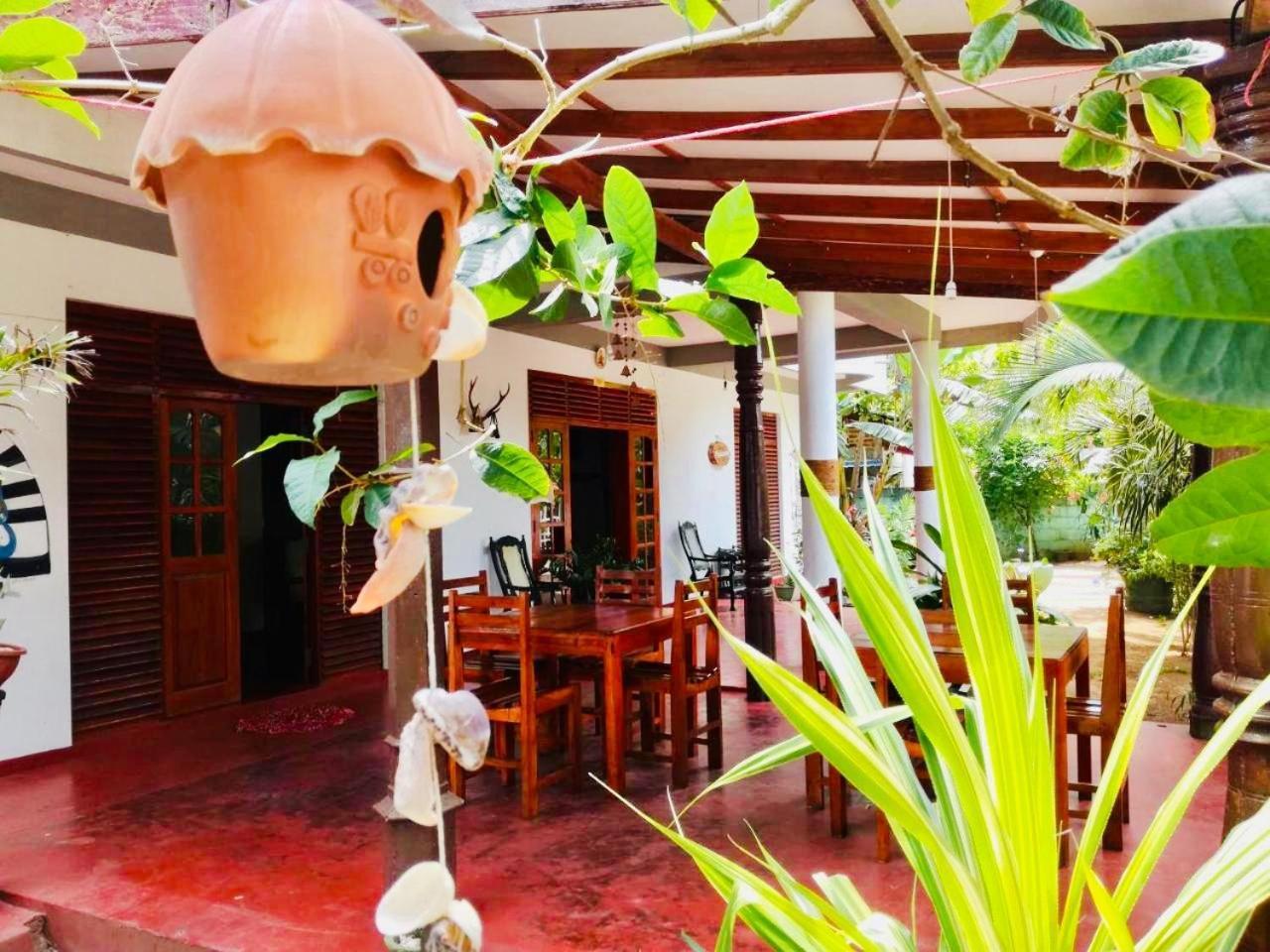Sunrise Guest House & Restaurant Tangalle Esterno foto